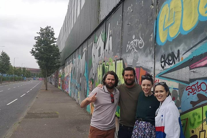 Explorez les murales et les Murs de la Paix de Belfast lors d'une visite privée en taxi avec un guide local, photo 873 | wizardtrip