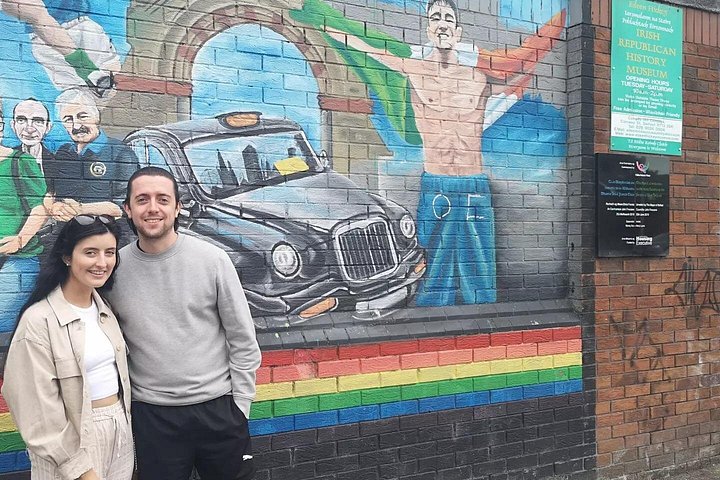 Explorez les murales et les Murs de la Paix de Belfast lors d'une visite privée en taxi avec un guide local, photo 876 | wizardtrip