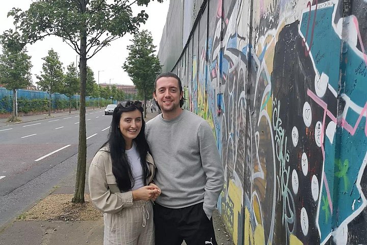 Explorez les murales et les Murs de la Paix de Belfast lors d'une visite privée en taxi avec un guide local, photo 877 | wizardtrip