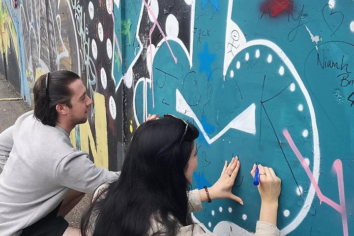 Explorez les murales et les Murs de la Paix de Belfast lors d'une visite privée en taxi avec un guide local, photo 879 | wizardtrip