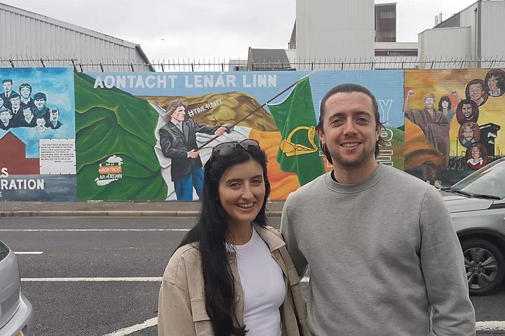 Explorez les murales et les Murs de la Paix de Belfast lors d'une visite privée en taxi avec un guide local, photo 881 | wizardtrip