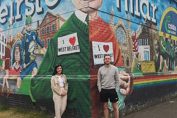 Explorez les murales et les Murs de la Paix de Belfast lors d'une visite privée en taxi avec un guide local, photo 883 | wizardtrip