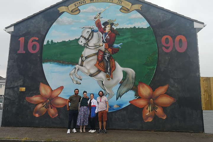 Explorez les murales et les Murs de la Paix de Belfast lors d'une visite privée en taxi avec un guide local, photo 887 | wizardtrip