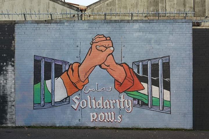Explorez les murales et les Murs de la Paix de Belfast lors d'une visite privée en taxi avec un guide local, photo 90 | wizardtrip