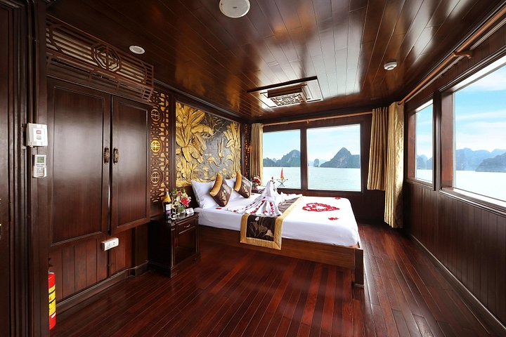 Renea Cruises Small Boat in Bai Tu Long and Halong Bay | wizardtrip