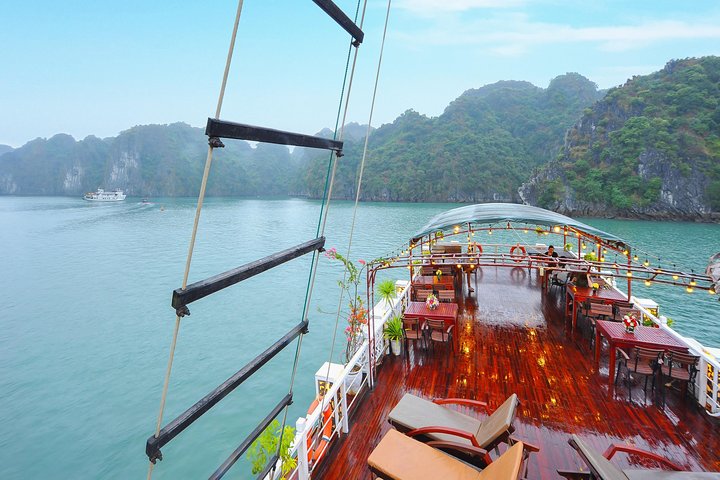 Luxuriöse Kreuzfahrt durch die atemberaubenden Karstlandschaften der Bai Tu Long und Halong Bucht, Vietnam, Foto 9 | wizardtrip