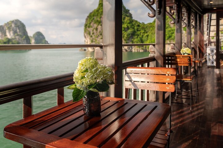 Luxuriöse Kreuzfahrt durch die atemberaubenden Karstlandschaften der Bai Tu Long und Halong Bucht, Vietnam, Foto 33 | wizardtrip