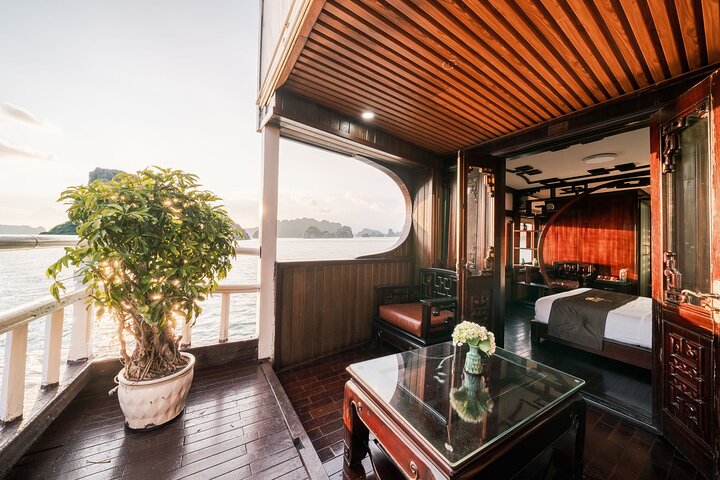 Luxuriöse Kreuzfahrt durch die atemberaubenden Karstlandschaften der Bai Tu Long und Halong Bucht, Vietnam, Foto 39 | wizardtrip