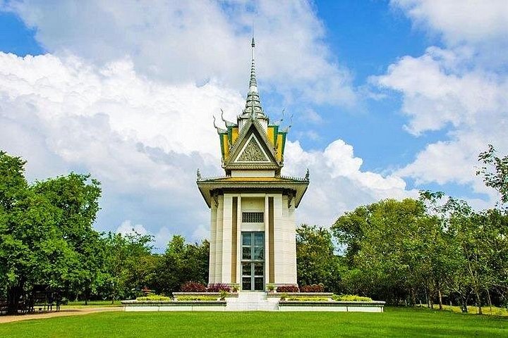 Private full-day tour exploring the Royal Palace, Silver Pagoda, and genocide sites in Phnom Penh, Cambodia, photo 8 | wizardtrip