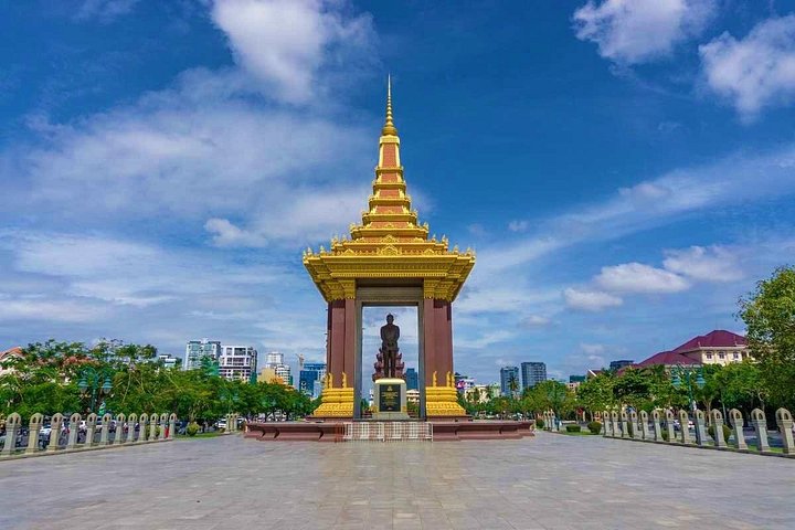 Private full-day tour exploring the Royal Palace, Silver Pagoda, and genocide sites in Phnom Penh, Cambodia, photo 14 | wizardtrip