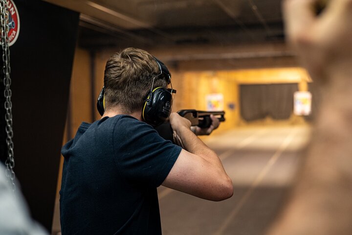 Opplev ekstrem skyting med ulike skytevåpen på Krakows største bane, inkludert AK-47 og Glock, foto 18 | wizardtrip