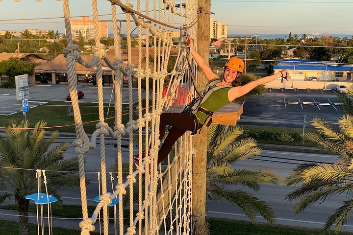 Experimenta emocionantes tirolinas y desafíos aéreos en un hermoso dosel de robles en Cocoa Beach Aerial Adventures, foto 8 | wizardtrip