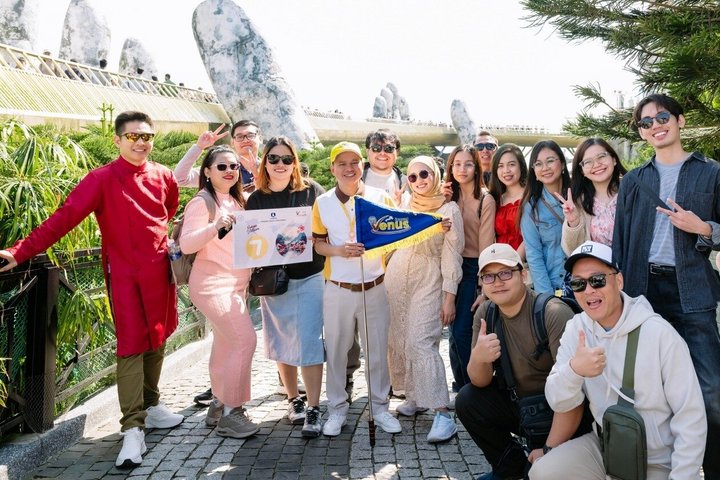 Tourists exploring the iconic Golden Bridge at Ba Na Hills, Vietnam, with its unique hand-shaped supports, photo 6 | wizardtrip