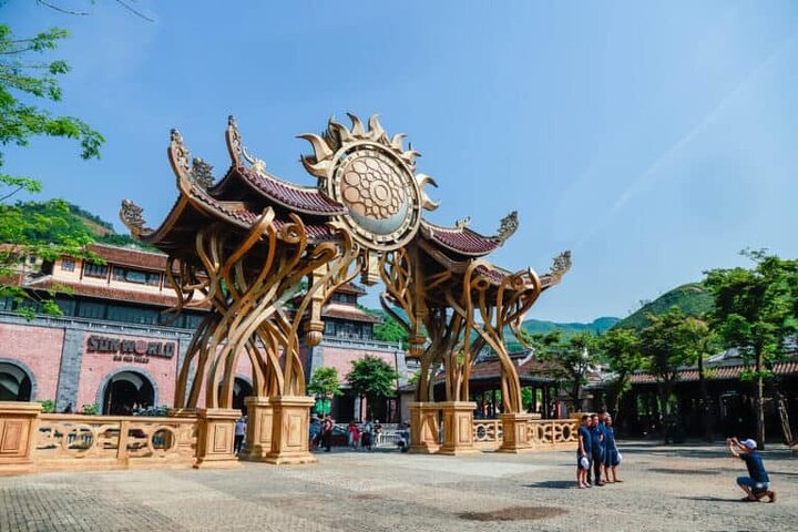 Tourists exploring the iconic Golden Bridge at Ba Na Hills, Vietnam, with its unique hand-shaped supports, photo 19 | wizardtrip