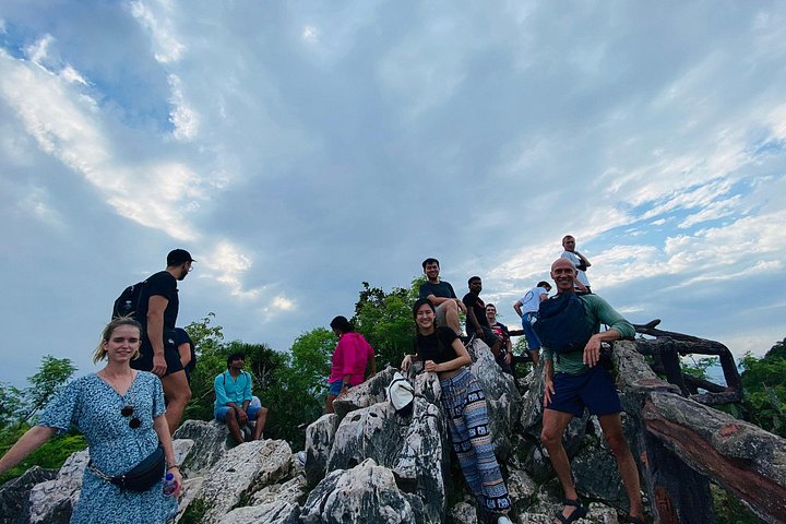 Tour de día completo explorando la Dama Buda de Da Nang, las Montañas de Mármol, la Jungla de Cocos y la Antigua Ciudad de Hoi An, foto 6 | wizardtrip