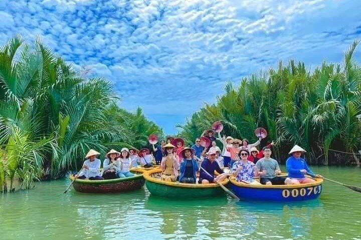 Tour de día completo explorando la Dama Buda de Da Nang, las Montañas de Mármol, la Jungla de Cocos y la Antigua Ciudad de Hoi An, foto 12 | wizardtrip