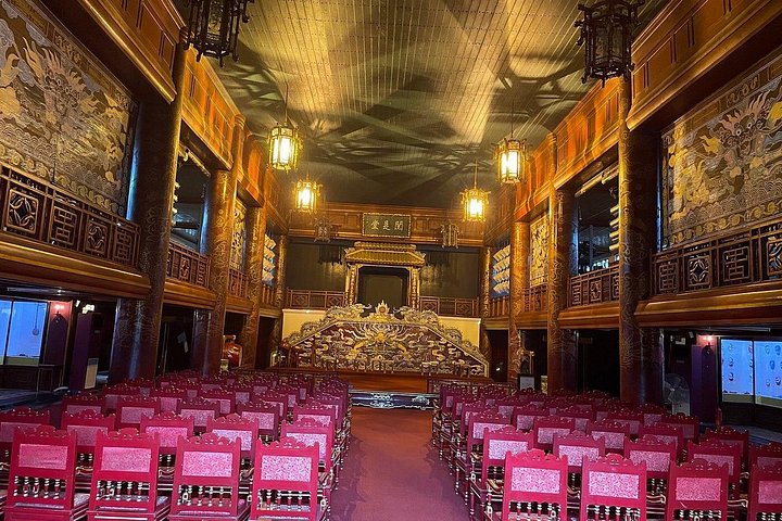 Passeio em pequeno grupo explorando a Cidade Imperial de Hue, o Passo Hai Van e a paisagem costeira de Da Nang, foto 12 | wizardtrip