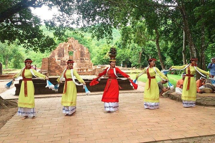 Utforska de antika ruinerna av My Son Sanctuary, ett UNESCO-världsarv nära Hoi An, Vietnam, foto 12 | wizardtrip