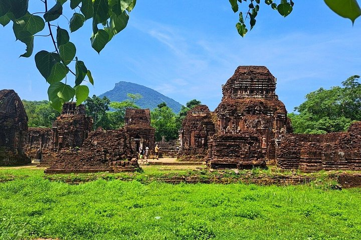 Utforska de antika ruinerna av My Son Sanctuary, ett UNESCO-världsarv nära Hoi An, Vietnam, foto 14 | wizardtrip