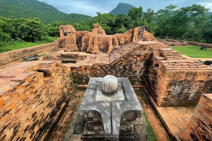 Utforska de antika ruinerna av My Son Sanctuary, ett UNESCO-världsarv nära Hoi An, Vietnam, foto 15 | wizardtrip