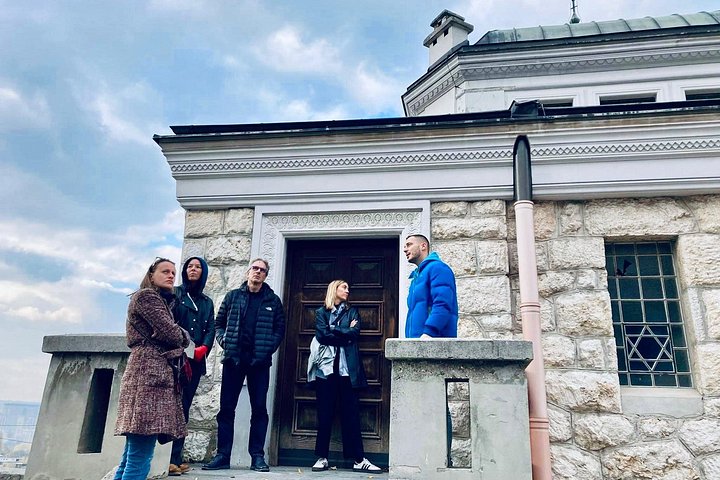 Sarajevo krigs- og bytur med en overlevende guide, som utforsker historiske steder og krigstunnelen, foto 11 | wizardtrip