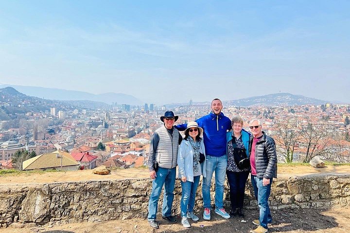 Sarajevo krigs- og bytur med en overlevende guide, som utforsker historiske steder og krigstunnelen, foto 17 | wizardtrip