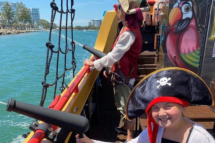 Um cruzeiro de navio pirata nos canais de Mandurah, oferecendo vistas panorâmicas e oportunidades de avistar golfinhos, foto 9 | wizardtrip