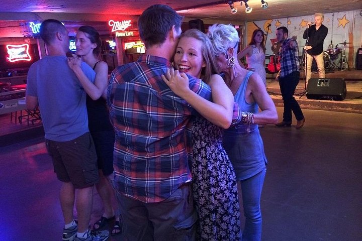 Scopri la vibrante scena musicale dal vivo di Austin con una guida locale, visitando più locali in un comodo furgone, foto 10 | wizardtrip