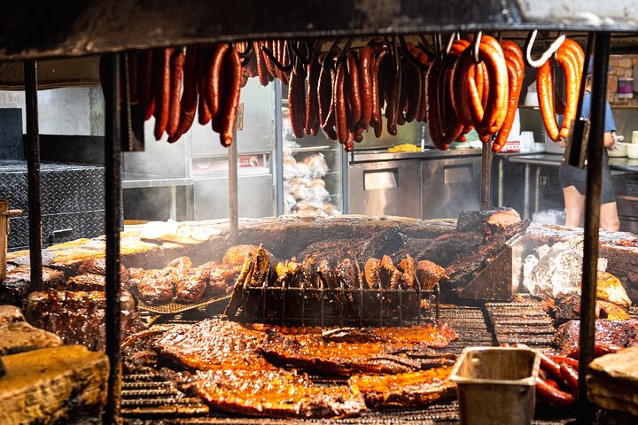 From Austin: Hill Country BBQ & Wine Shuttle | wizardtrip