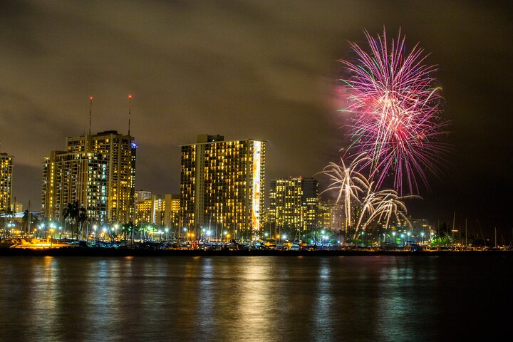 Croisière en catamaran sur les feux d'artifice du vendredi soir à Waikiki | wizardtrip