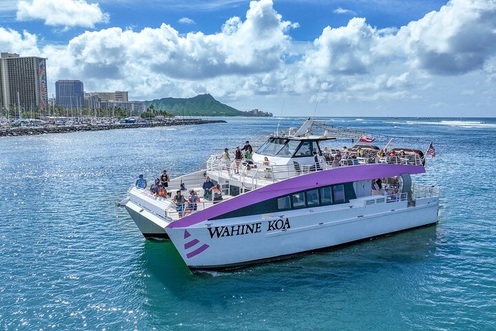 Katamaran kryssning på natten med fyrverkerier över Waikiki, Oahu, foto 8 | wizardtrip