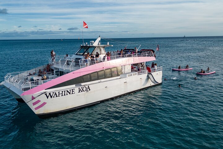 Njut av en hisnande solnedgångskryssning med katamaran och badmöjligheter utanför Waikikis kust, Oahu, foto 10 | wizardtrip