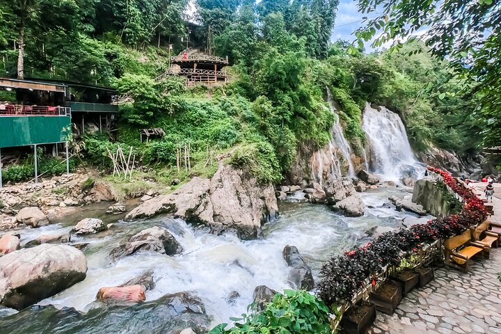Trekking through scenic rice terraces and ethnic villages in Sapa, Vietnam, photo 16 | wizardtrip