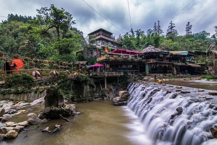 Trekking through scenic rice terraces and ethnic villages in Sapa, Vietnam, photo 24 | wizardtrip