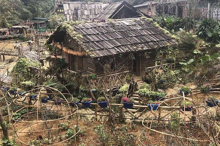 Trekking through scenic rice terraces and ethnic villages in Sapa, Vietnam, photo 25 | wizardtrip