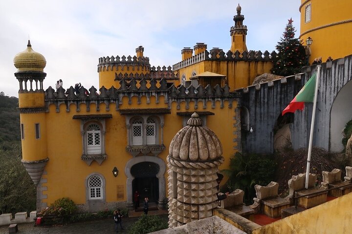 Private tour exploring Sintra's Pena Palace, Regaleira, and coastal Portugal from Lisbon, photo 7 | wizardtrip