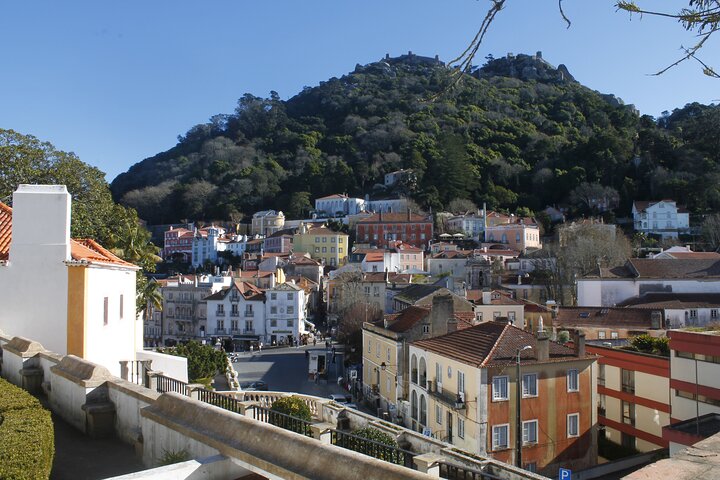 Private tour exploring Sintra's Pena Palace, Regaleira, and coastal Portugal from Lisbon, photo 8 | wizardtrip