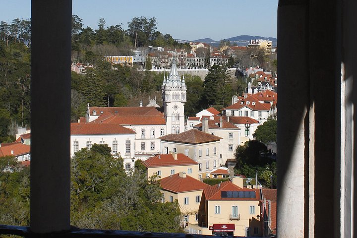 Private tour exploring Sintra's Pena Palace, Regaleira, and coastal Portugal from Lisbon, photo 10 | wizardtrip