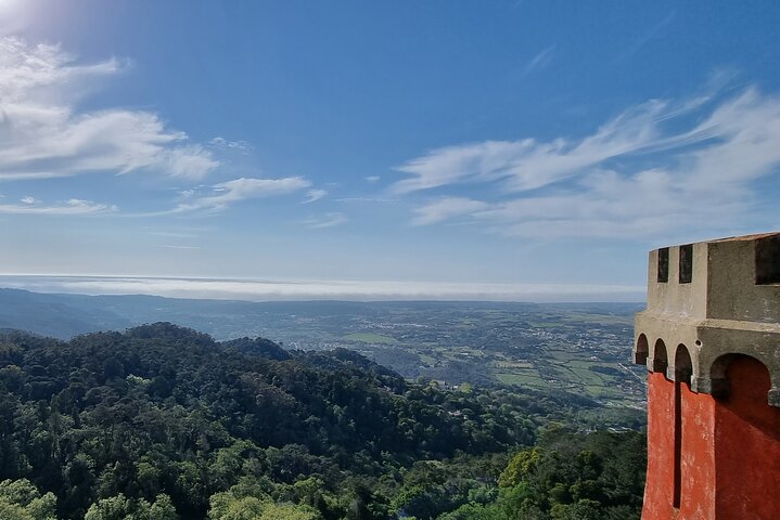 Private tour exploring Sintra's Pena Palace, Regaleira, and coastal Portugal from Lisbon, photo 12 | wizardtrip