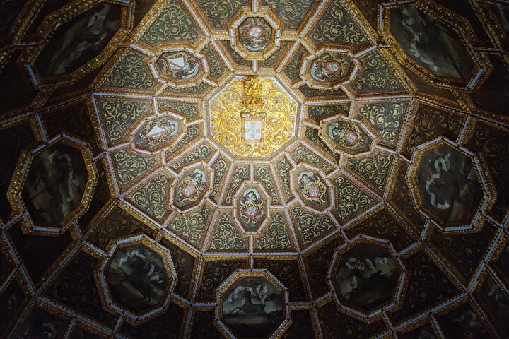 Private tour exploring Sintra's Pena Palace, Regaleira, and coastal Portugal from Lisbon, photo 16 | wizardtrip