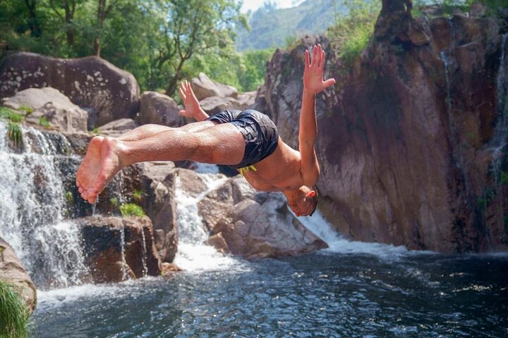 Explore as cascatas, lagoas e aldeias tradicionais do Parque Nacional Peneda-Gerês numa aventura 4x4 a partir do Porto, foto 12 | wizardtrip
