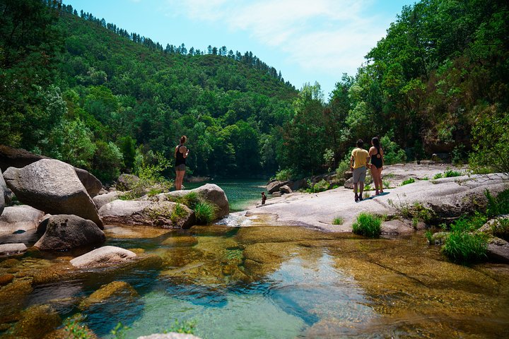 Explore as cascatas, lagoas e aldeias tradicionais do Parque Nacional Peneda-Gerês numa aventura 4x4 a partir do Porto, foto 14 | wizardtrip