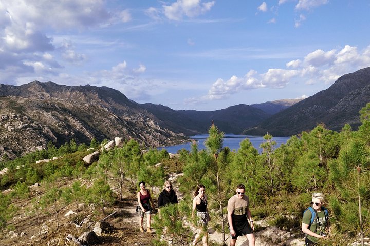 Explore as cascatas, lagoas e aldeias tradicionais do Parque Nacional Peneda-Gerês numa aventura 4x4 a partir do Porto, foto 16 | wizardtrip