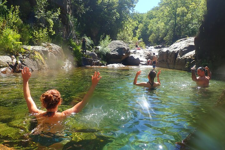 Explore as cascatas, lagoas e aldeias tradicionais do Parque Nacional Peneda-Gerês numa aventura 4x4 a partir do Porto, foto 17 | wizardtrip
