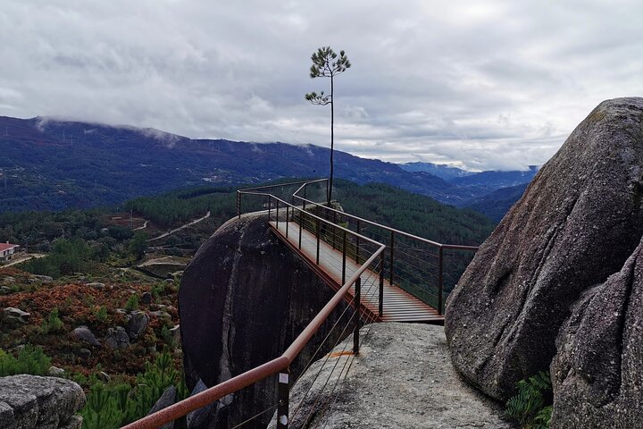 Explore as cascatas, lagoas e aldeias tradicionais do Parque Nacional Peneda-Gerês numa aventura 4x4 a partir do Porto, foto 20 | wizardtrip