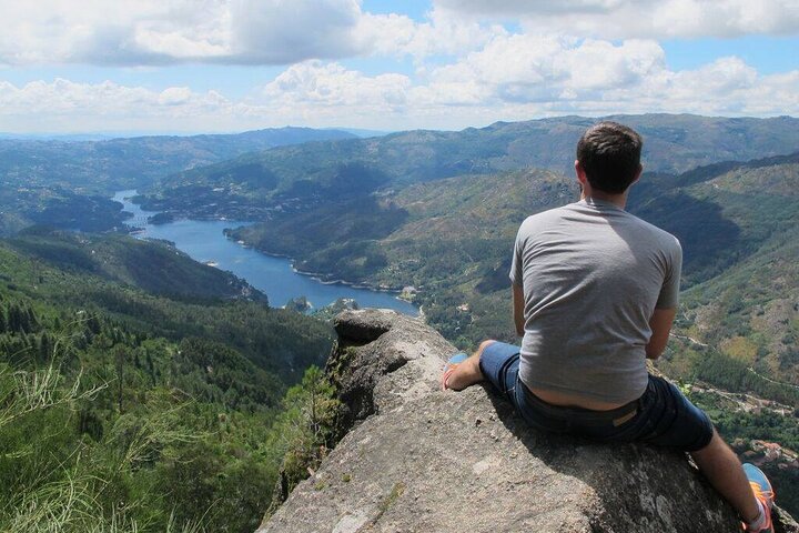Explore as cascatas, lagoas e aldeias tradicionais do Parque Nacional Peneda-Gerês numa aventura 4x4 a partir do Porto, foto 21 | wizardtrip