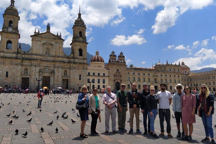 Explorez le quartier historique de La Candelaria à Bogotá lors d'une visite guidée à pied, couvrant les principaux sites et lieux culturels, photo 6 | wizardtrip