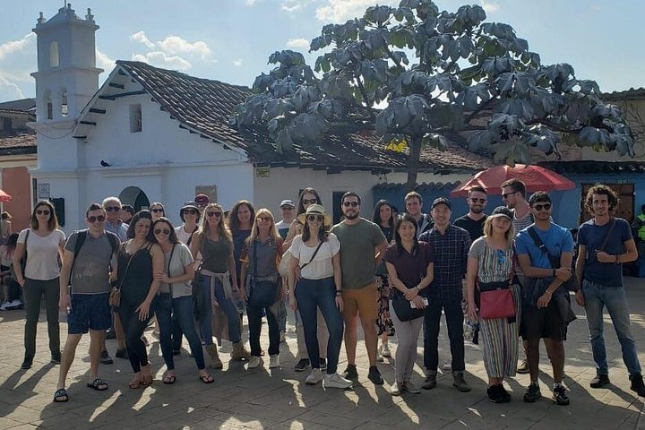 Explorez le quartier historique de La Candelaria à Bogotá lors d'une visite guidée à pied, couvrant les principaux sites et lieux culturels, photo 8 | wizardtrip