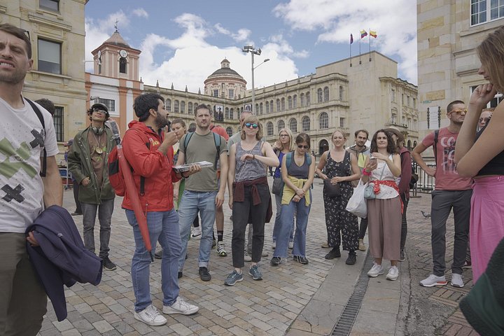 Explorez le quartier historique de La Candelaria à Bogotá lors d'une visite guidée à pied, couvrant les principaux sites et lieux culturels, photo 10 | wizardtrip