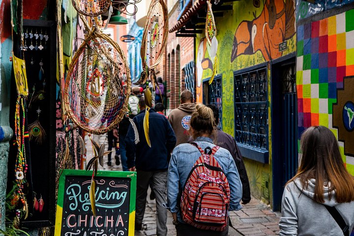 Explorez le quartier historique de La Candelaria à Bogotá lors d'une visite guidée à pied, couvrant les principaux sites et lieux culturels, photo 19 | wizardtrip
